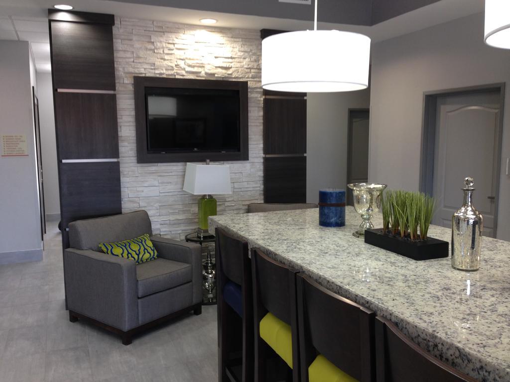 Hawthorn Extended Stay By Wyndham Midland Exteriör bild