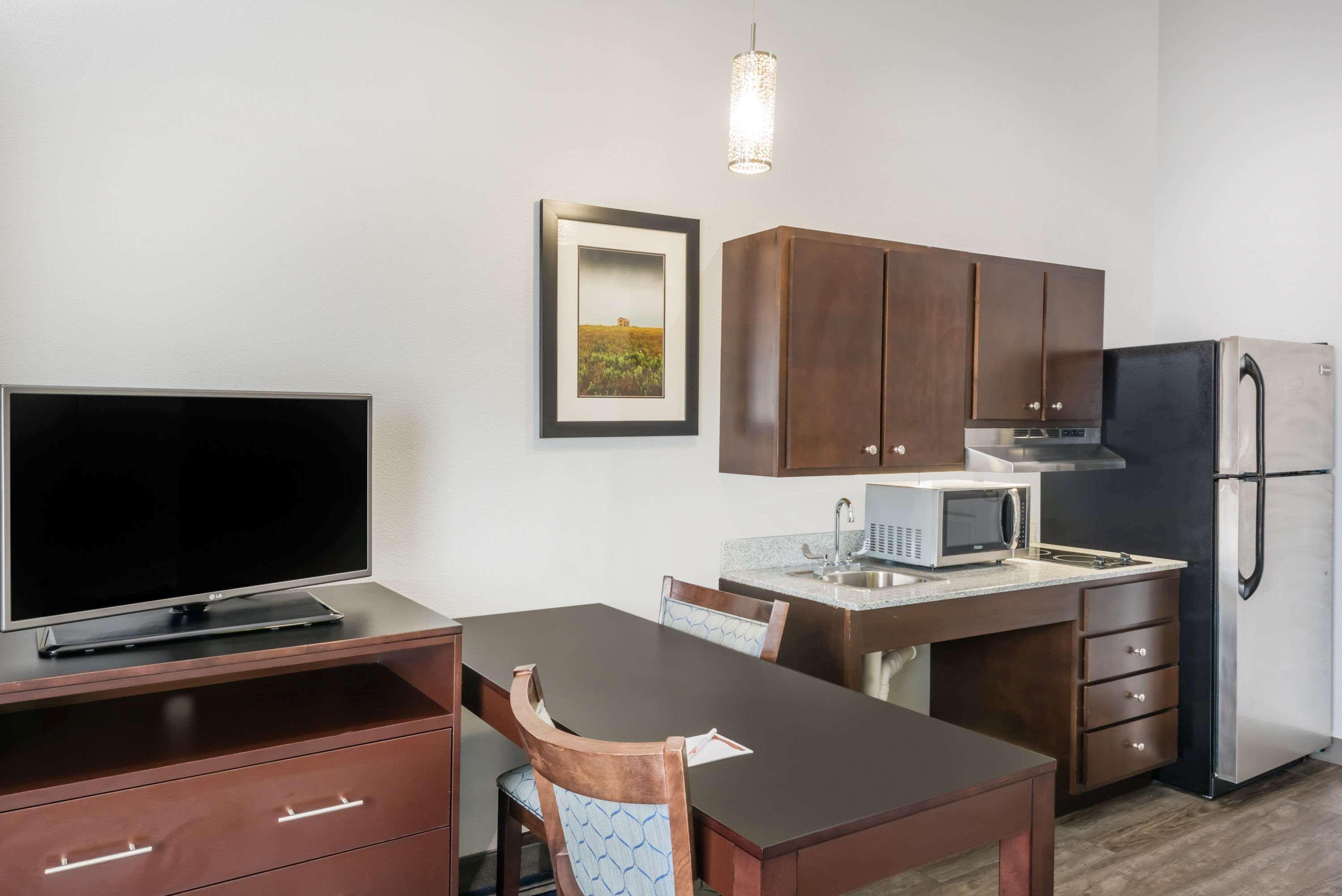 Hawthorn Extended Stay By Wyndham Midland Exteriör bild