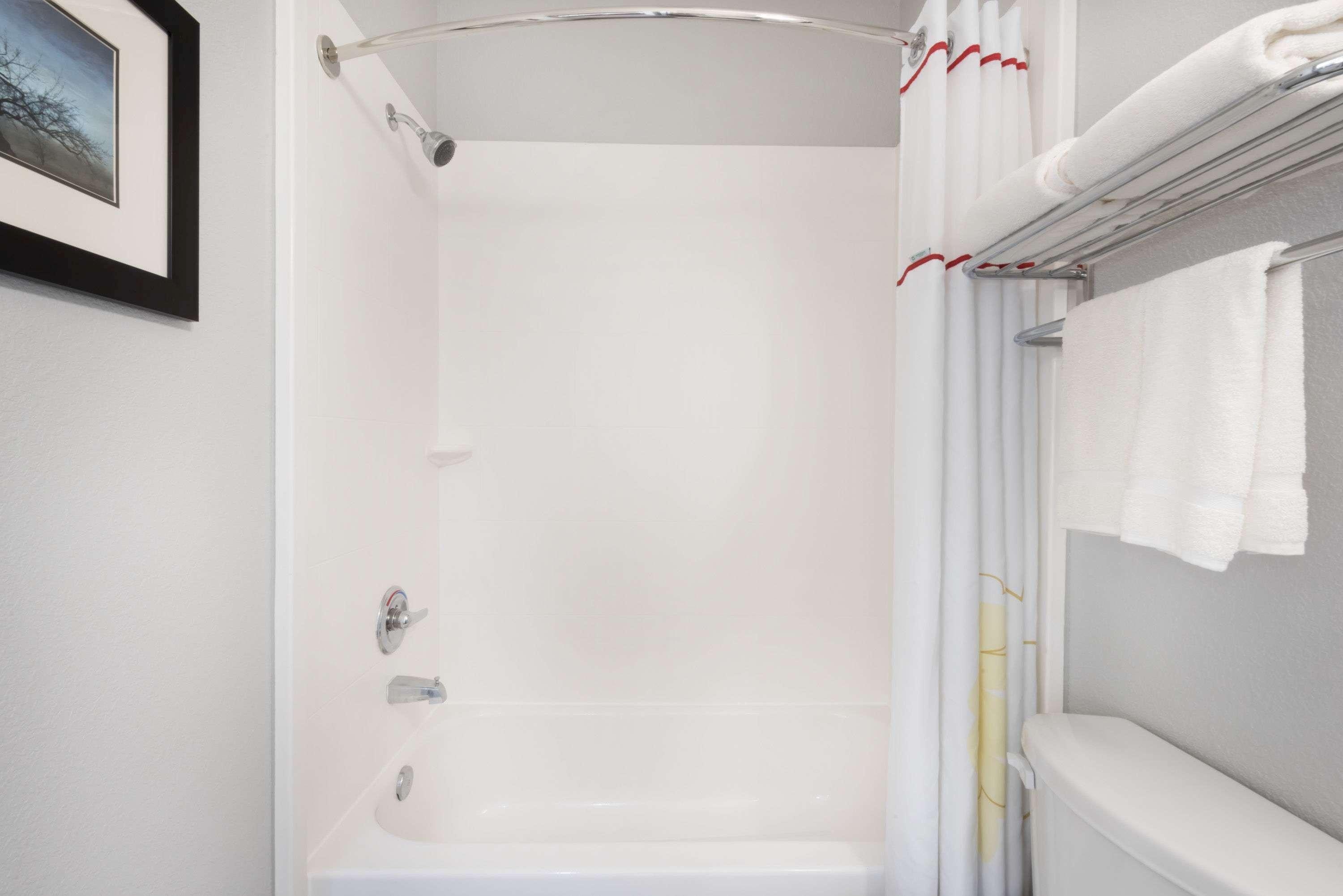 Hawthorn Extended Stay By Wyndham Midland Exteriör bild