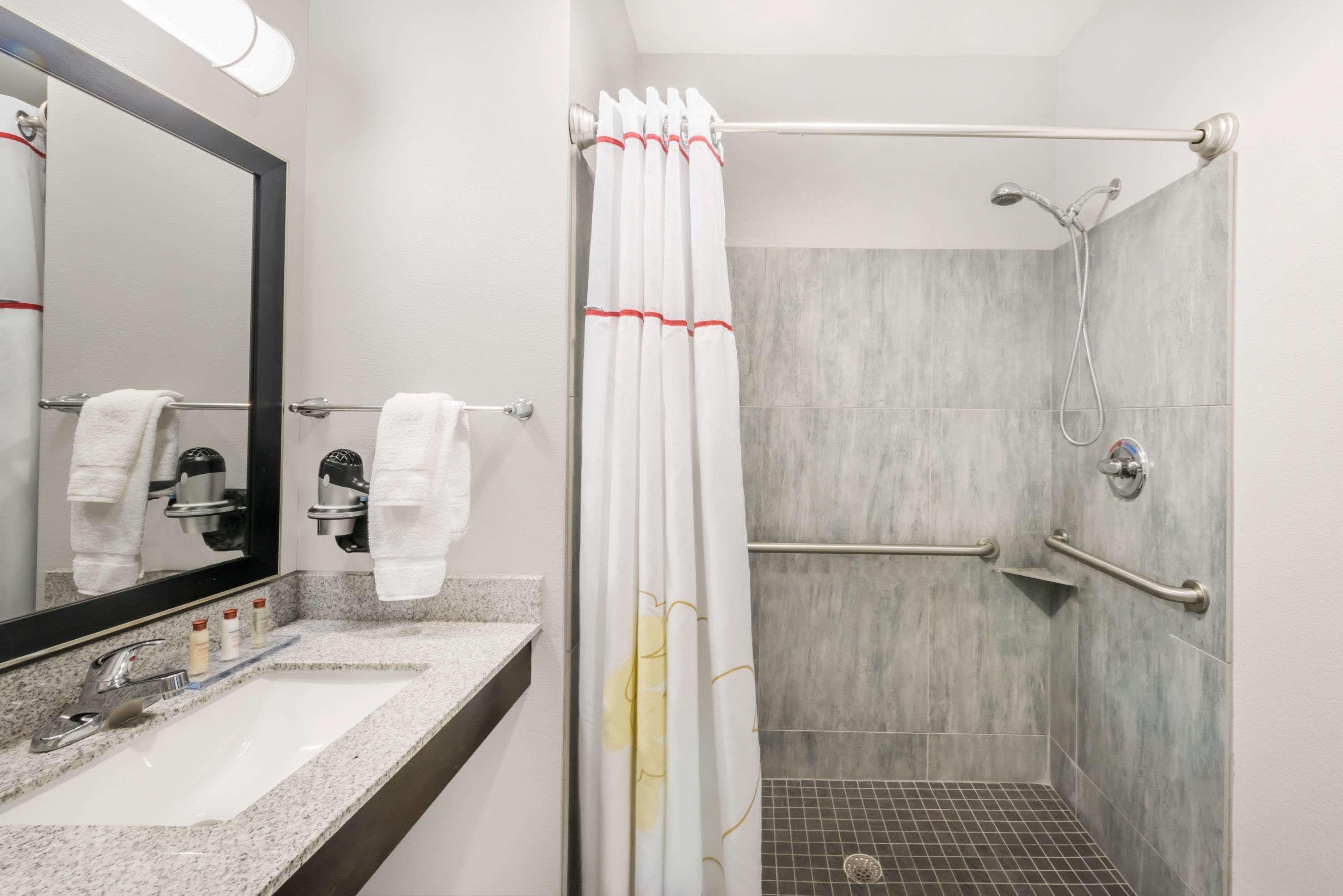 Hawthorn Extended Stay By Wyndham Midland Exteriör bild