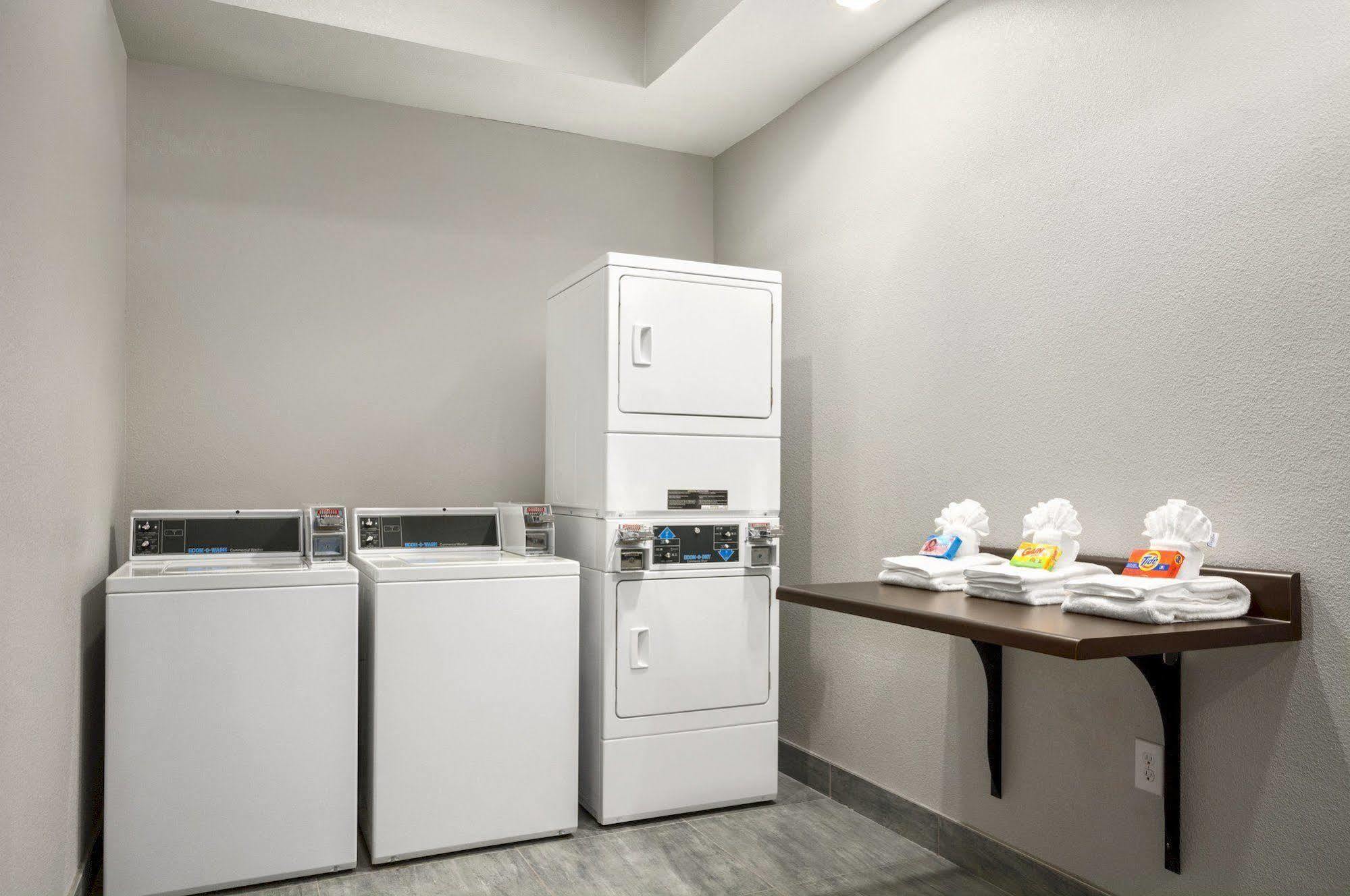 Hawthorn Extended Stay By Wyndham Midland Exteriör bild